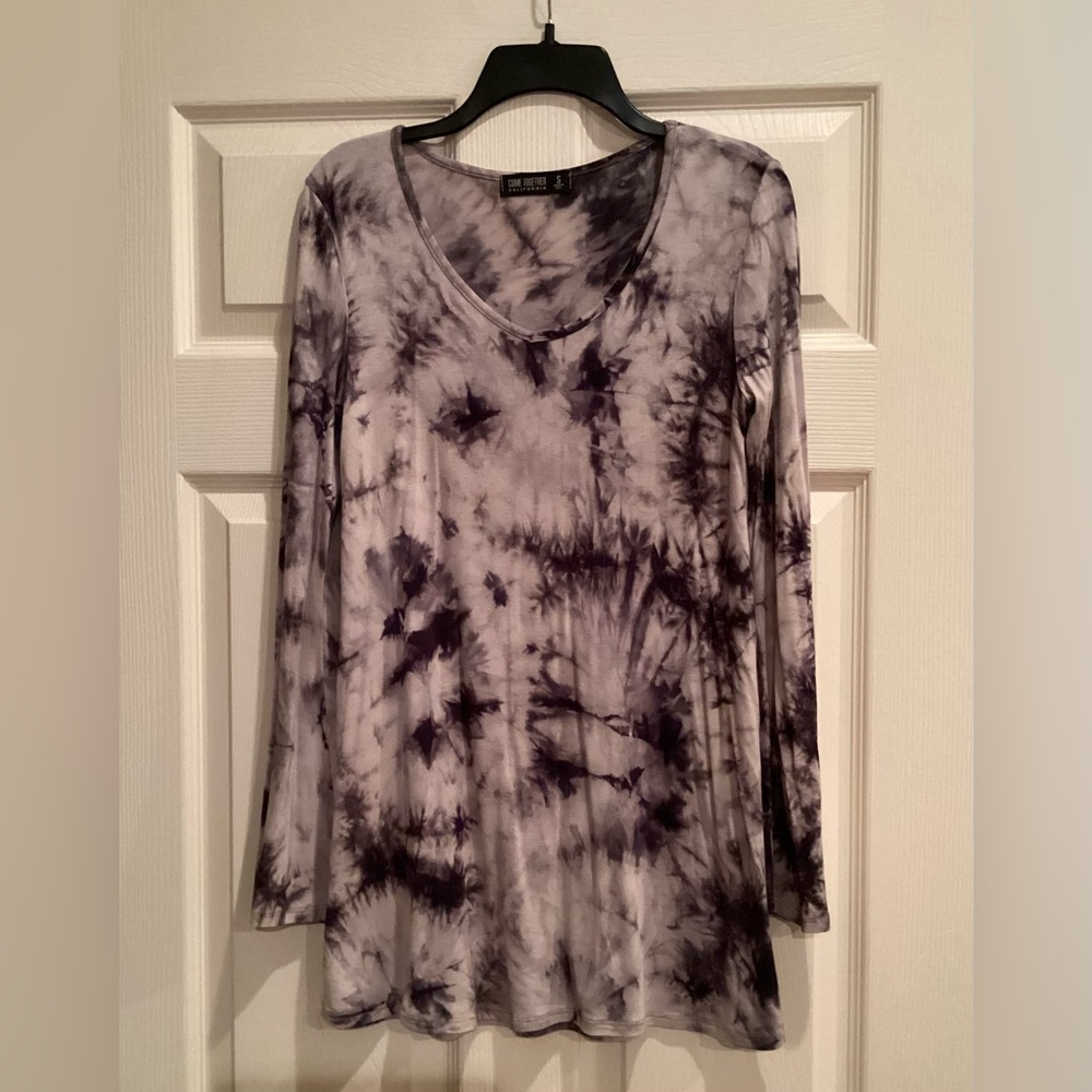 Come Together California Woman’s Tie Dye Long Sleeve Top in size Small